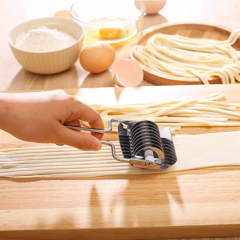 Cortador de Macarrão em Aço Inoxidável – Utensílio Multifuncional para Massas e Legumes